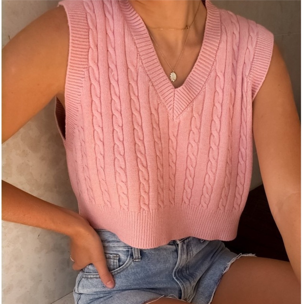 Pink Sweater vest from Shekou